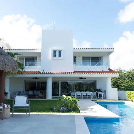 Luxury 5 Bedroom House Private Pool